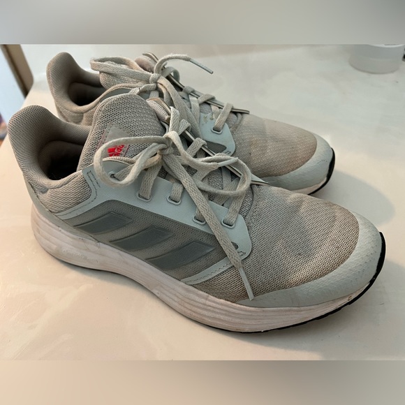 Adidas women size 8 - Picture 1 of 4